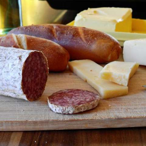 Salsiccia, formaggio e burro del maso