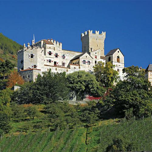 Castel Coira al paese di Sluderno